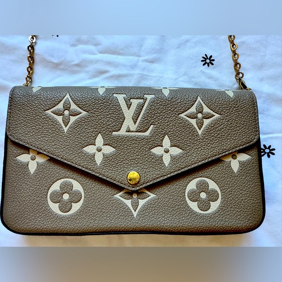 Felicia Pochette LOUIS VUITTON (in dove/cream) - Picture 3 of 12